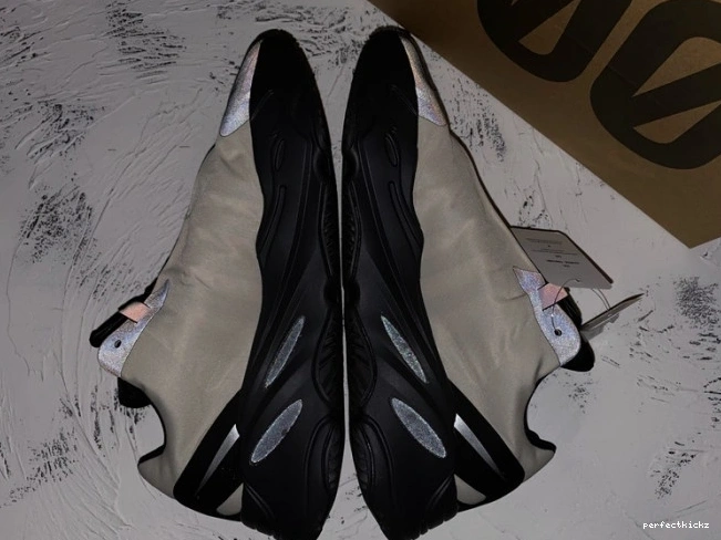 Bone FY3729 MNVN 700 Yeezy Adidas Boost 0716